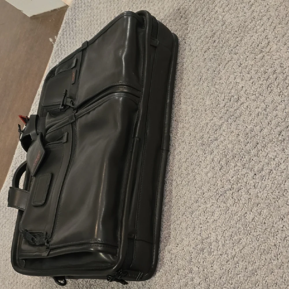 NWT Tumi TPass Medium Screen Slim Black Leather Men's Briefcase